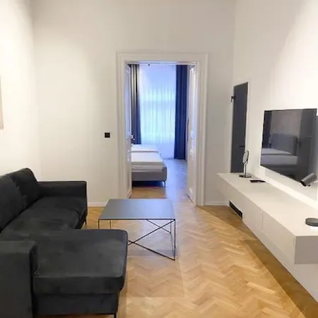 Capitol Deluxe Apartment