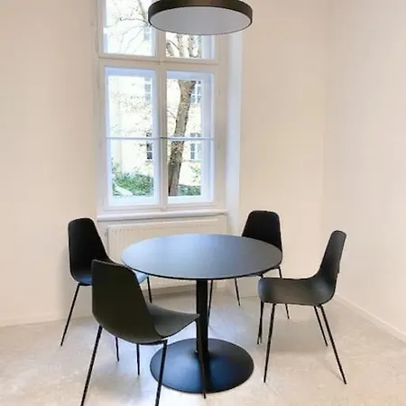 Capitol Deluxe Apartment