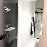 Capitol Deluxe Apartment *